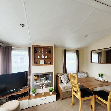 Lakeside Cotswold Holiday Home Cirencester Kültér fotó