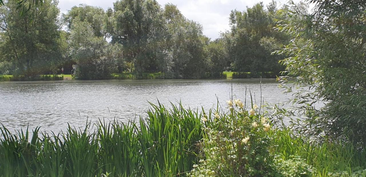 Lakeside Cotswold Holiday Home Cirencester Kültér fotó