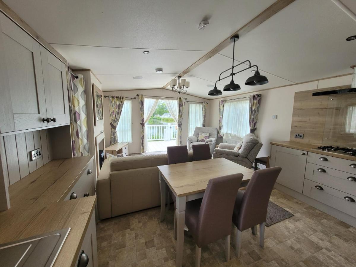 Lakeside Cotswold Holiday Home Cirencester Kültér fotó