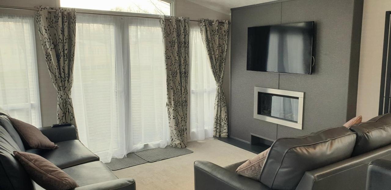 Lakeside Cotswold Holiday Home Cirencester Kültér fotó