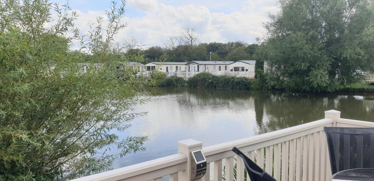 Lakeside Cotswold Holiday Home Cirencester Kültér fotó