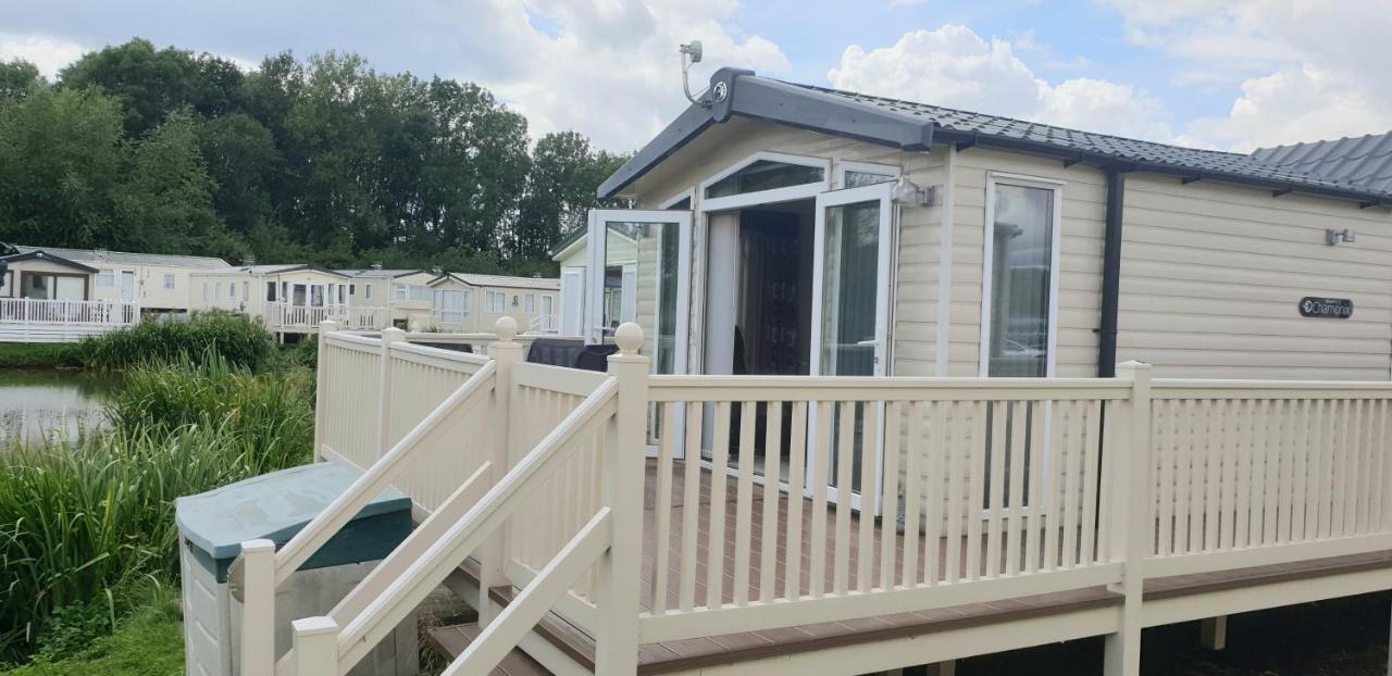 Lakeside Cotswold Holiday Home Cirencester Kültér fotó