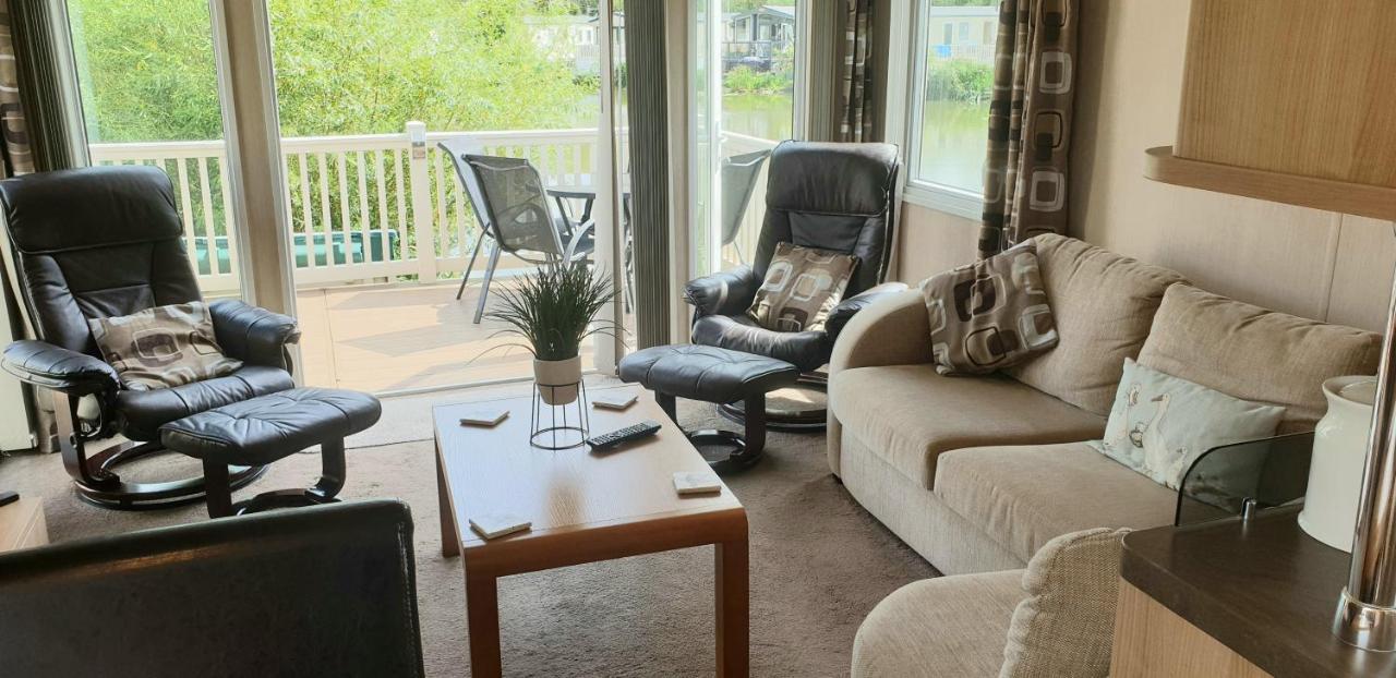 Lakeside Cotswold Holiday Home Cirencester Kültér fotó
