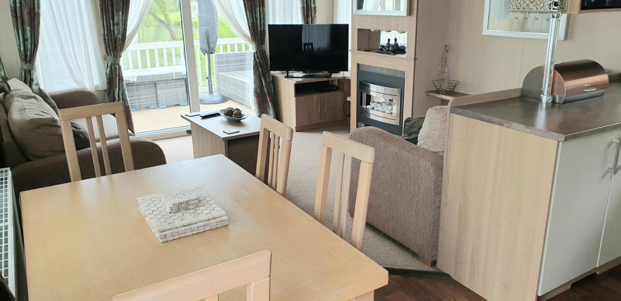 Lakeside Cotswold Holiday Home Cirencester Kültér fotó