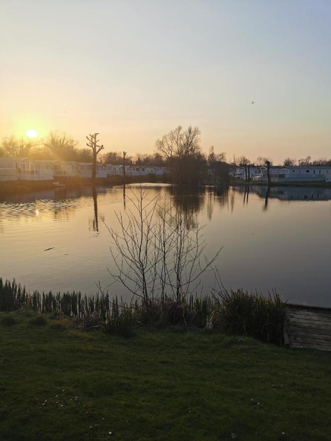 Lakeside Cotswold Holiday Home Cirencester Kültér fotó