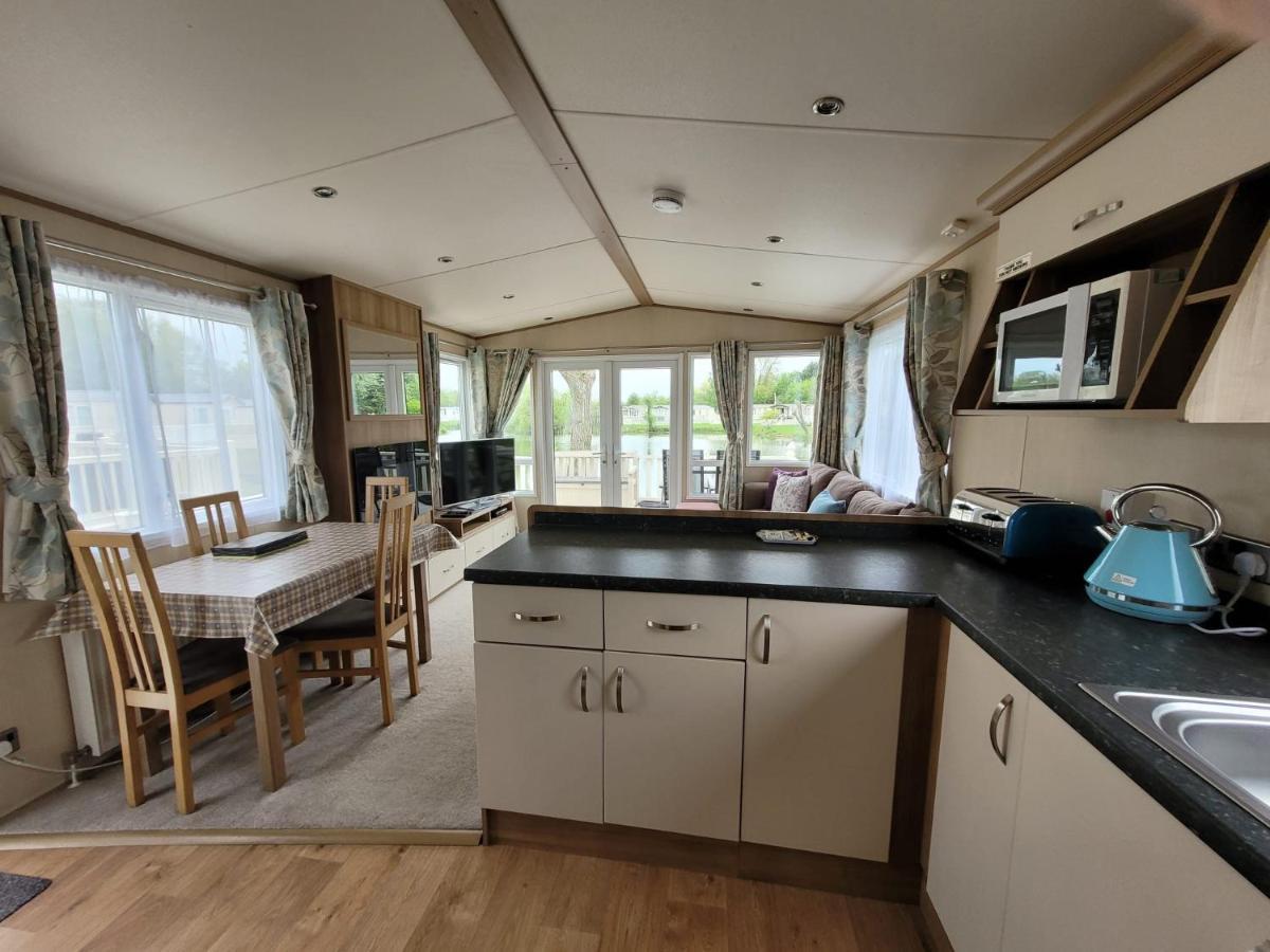 Lakeside Cotswold Holiday Home Cirencester Kültér fotó