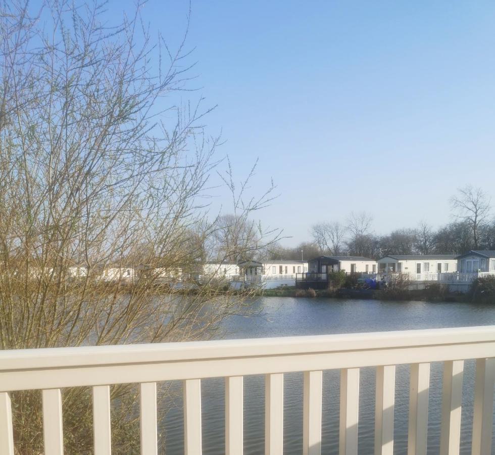 Lakeside Cotswold Holiday Home Cirencester Kültér fotó