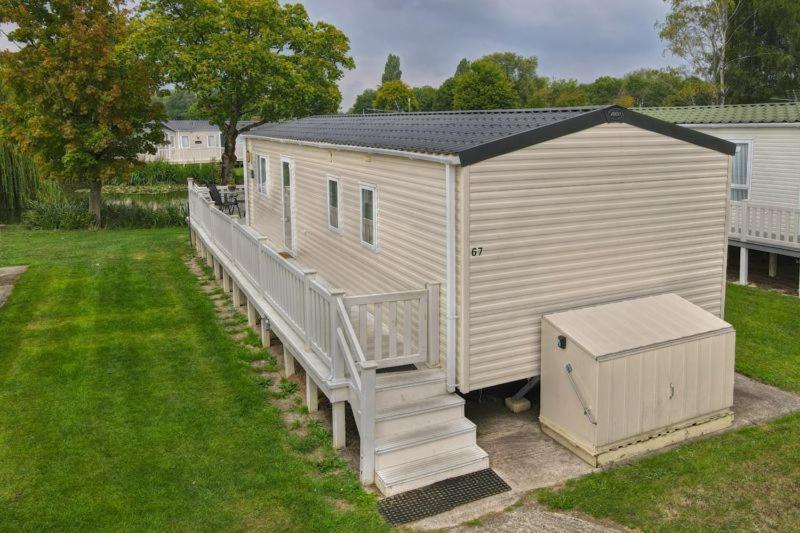 Lakeside Cotswold Holiday Home Cirencester Kültér fotó