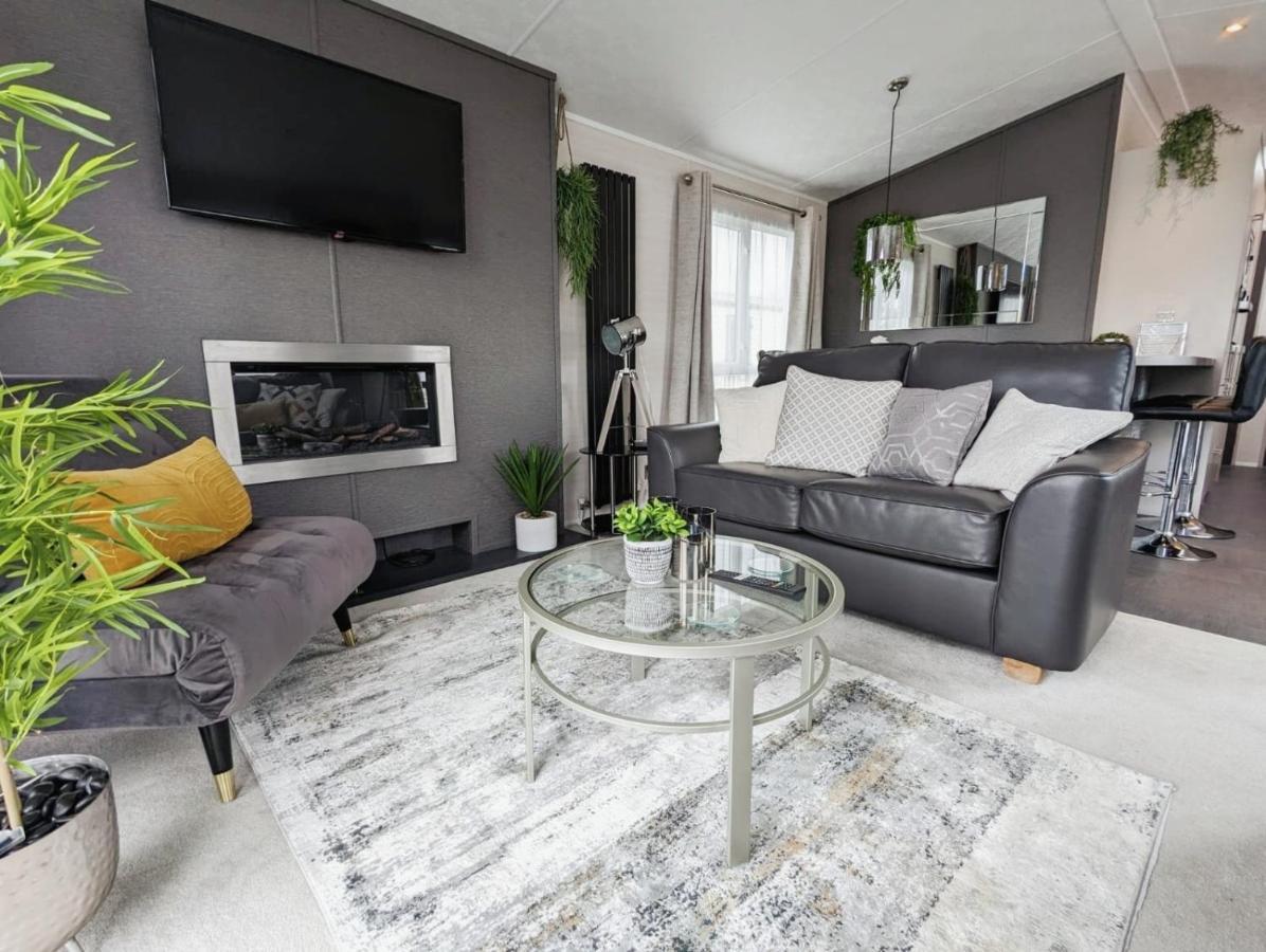 Lakeside Cotswold Holiday Home Cirencester Kültér fotó