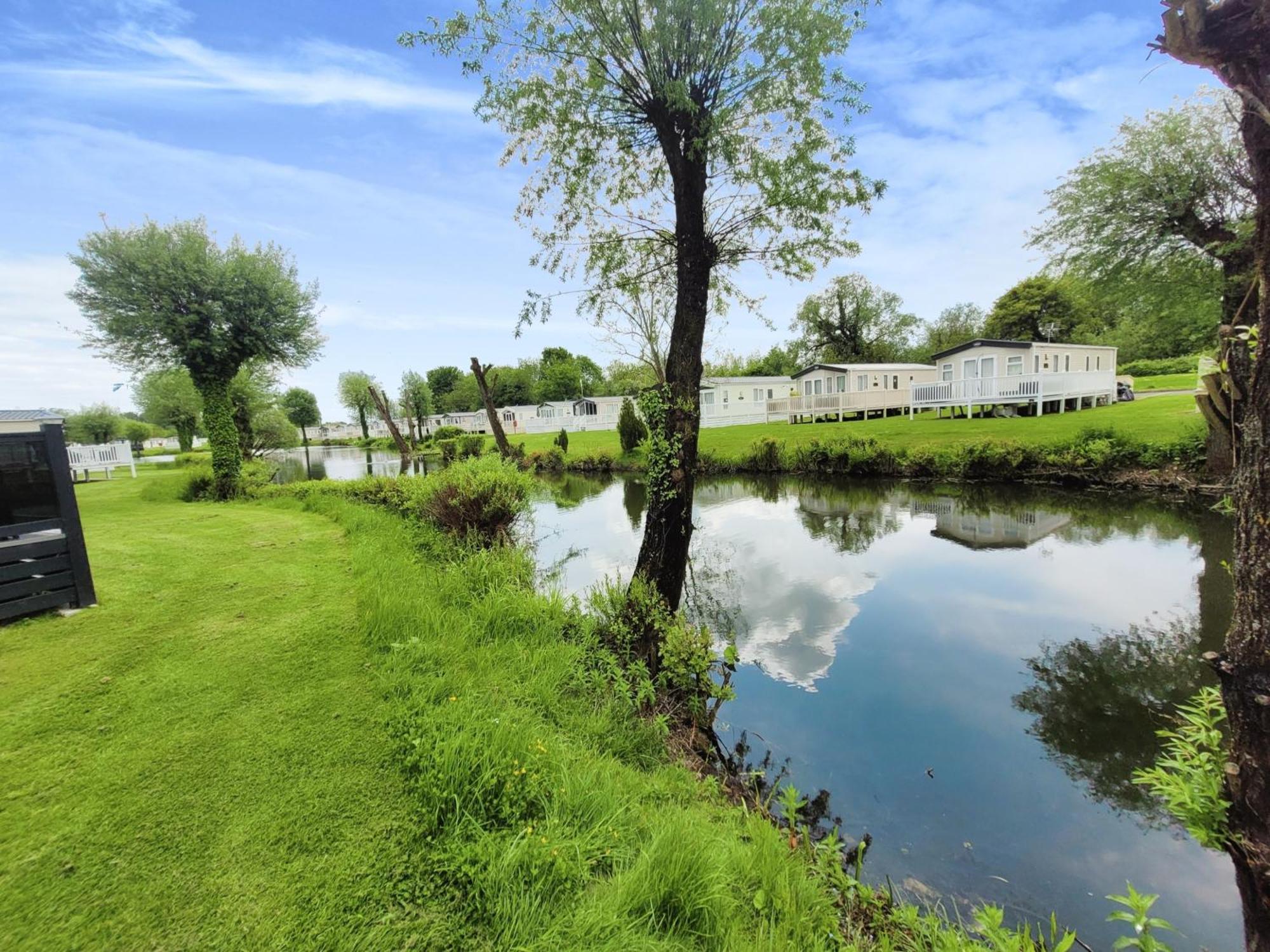 Lakeside Cotswold Holiday Home Cirencester Kültér fotó