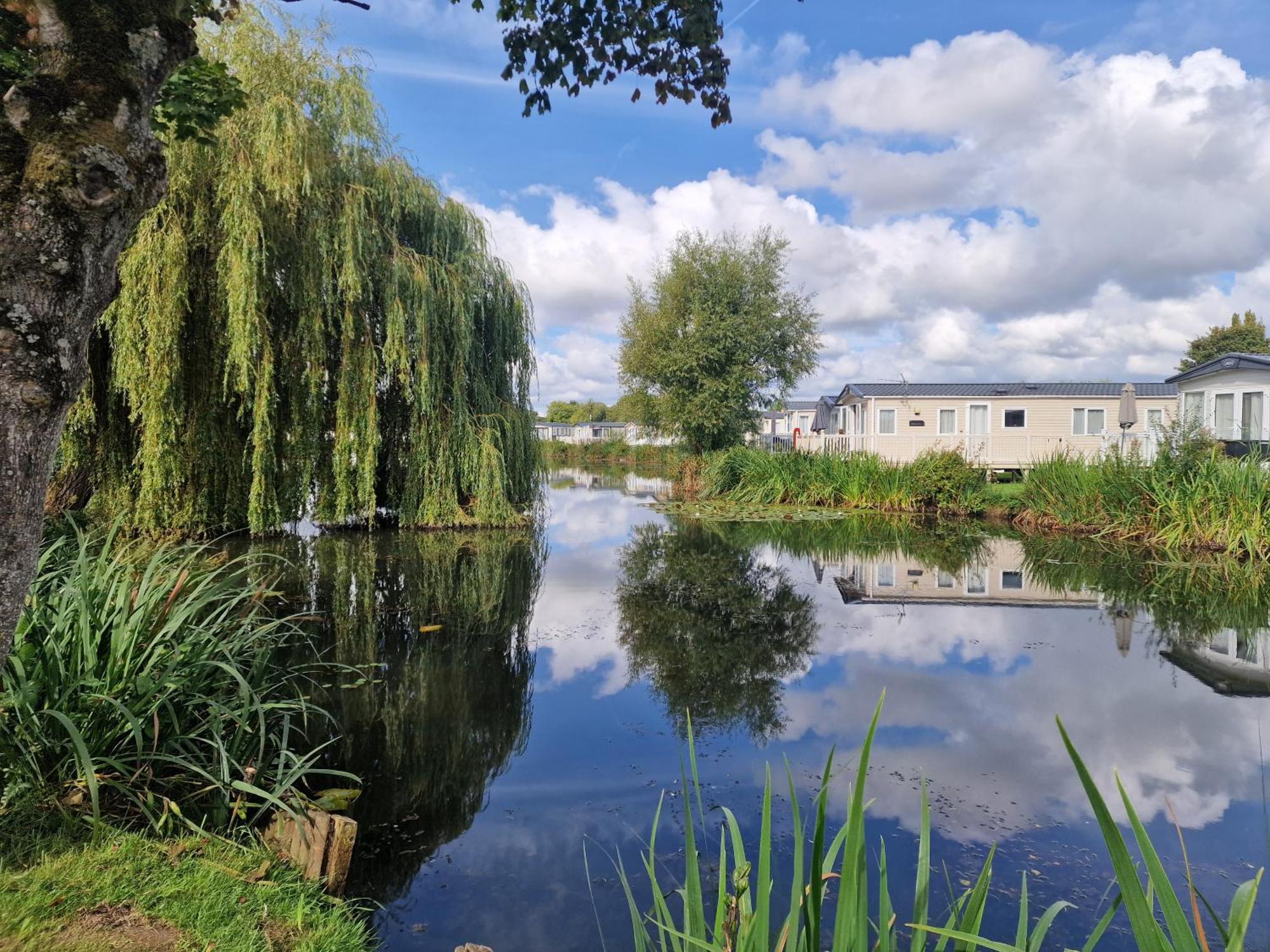 Lakeside Cotswold Holiday Home Cirencester Kültér fotó