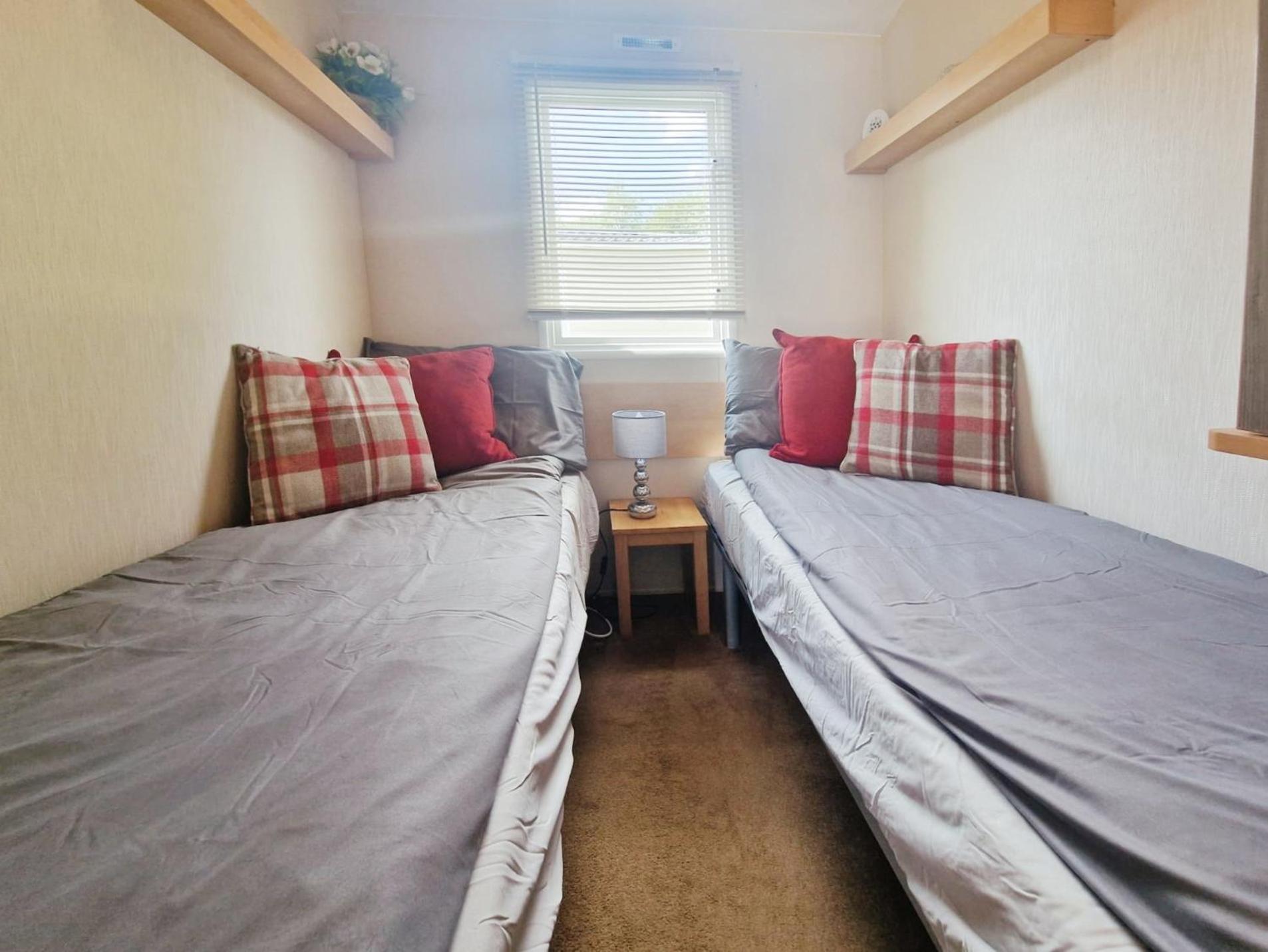 Lakeside Cotswold Holiday Home Cirencester Kültér fotó